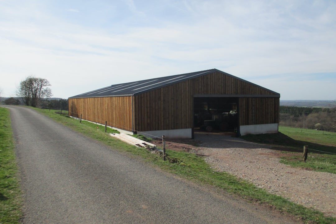 Hangar stockage machines agricoles